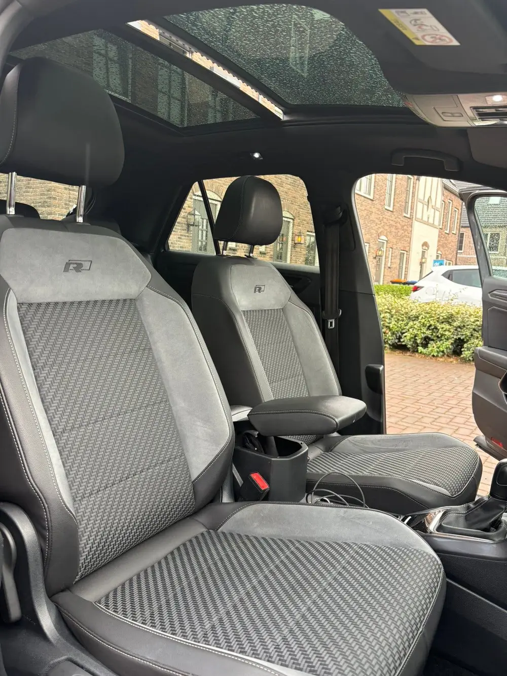 Volkswagen T-Roc 1.5 TSI R-LINE DSG 150 PK uit 2021, foto 10