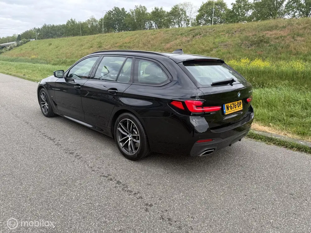 BMW 5-serie 530d High Executive panoramadak uit 2021, foto 2
