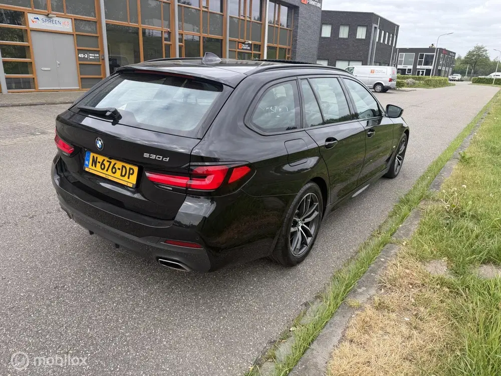 BMW 5-serie 530d High Executive panoramadak uit 2021, foto 3