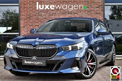 BMW 5-serie 5 Serie 550e xDrive M-Sport Pro B&W Trekh uit 2023