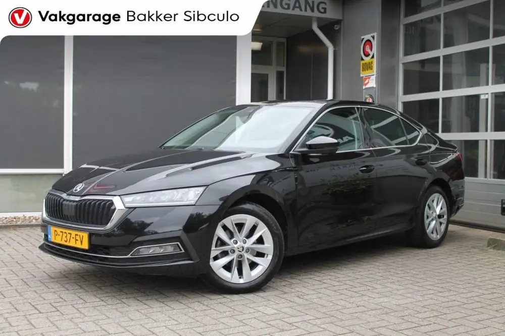 Skoda Octavia 1.0 TSI BUSINESS EDITION uit 2022