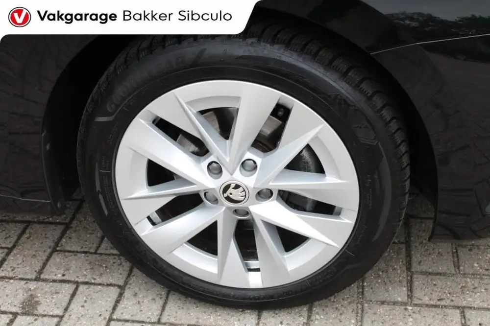 Skoda Octavia 1.0 TSI BUSINESS EDITION uit 2022, foto 6