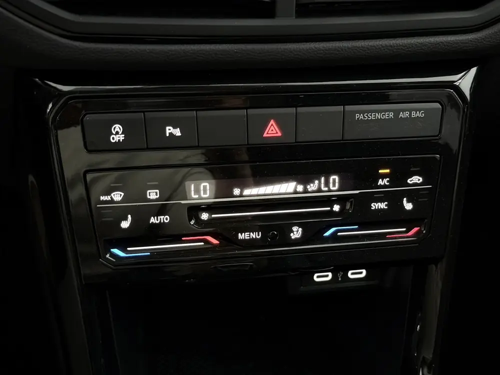 Volkswagen T-Cross 1.0 TSI Life Edition Clima, Navi, Parkeer uit 2025, foto 16