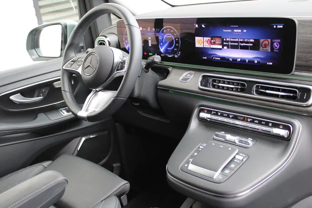 Mercedes-Benz EQV 300 L3 uit 2024, foto 3