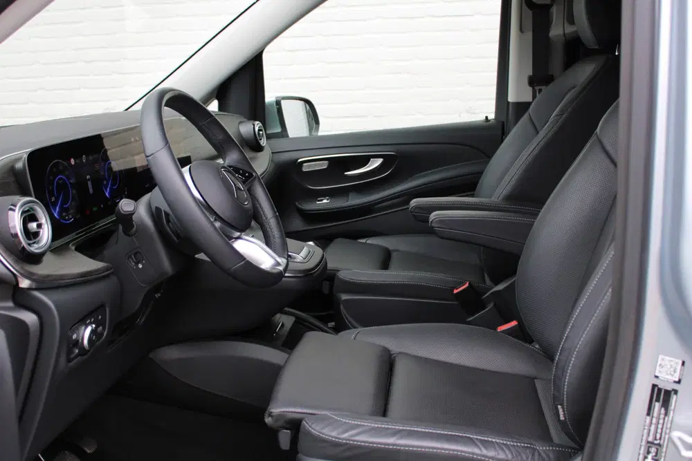 Mercedes-Benz EQV 300 L3 uit 2024, foto 4