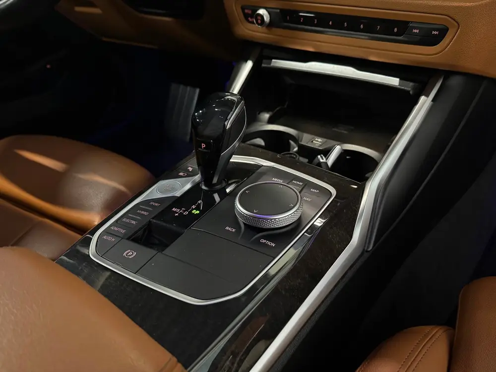 BMW 3-Serie 330e High Executive | M-SPORT | SCHUIF/KANTEL | uit 2019, foto 13