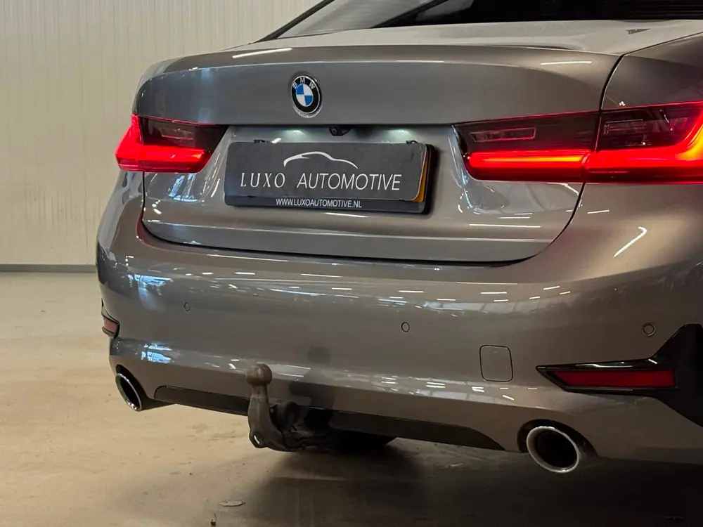 BMW 3-Serie 330e High Executive | M-SPORT | SCHUIF/KANTEL | uit 2019, foto 9