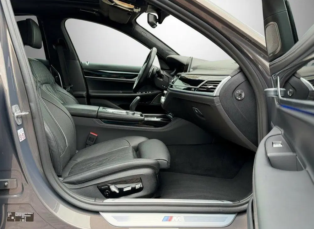 BMW 7-serie 745e M-Sport uit 2019, foto 10