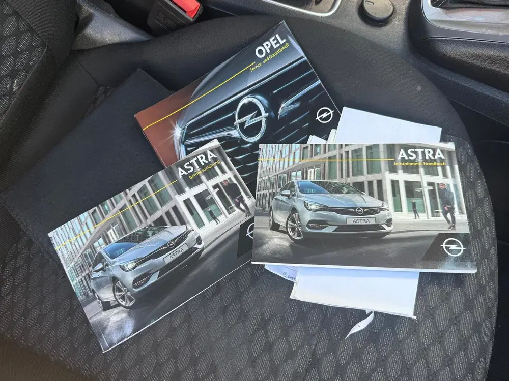 Opel Astra 1.4 Blitz Elegance uit 2021, foto 10
