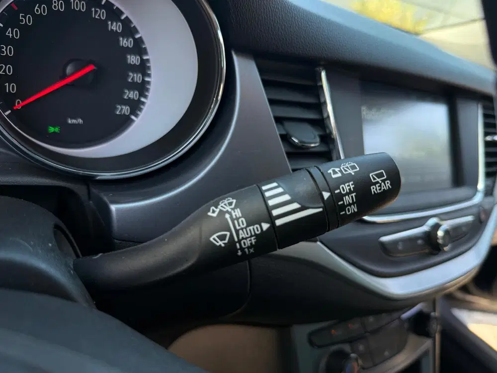 Opel Astra 1.4 Blitz Elegance uit 2021, foto 15