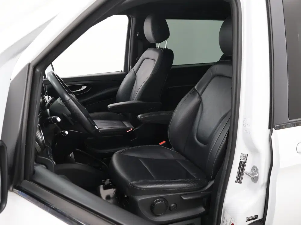 Mercedes-Benz V-Klasse 300d uit 2021, foto 8