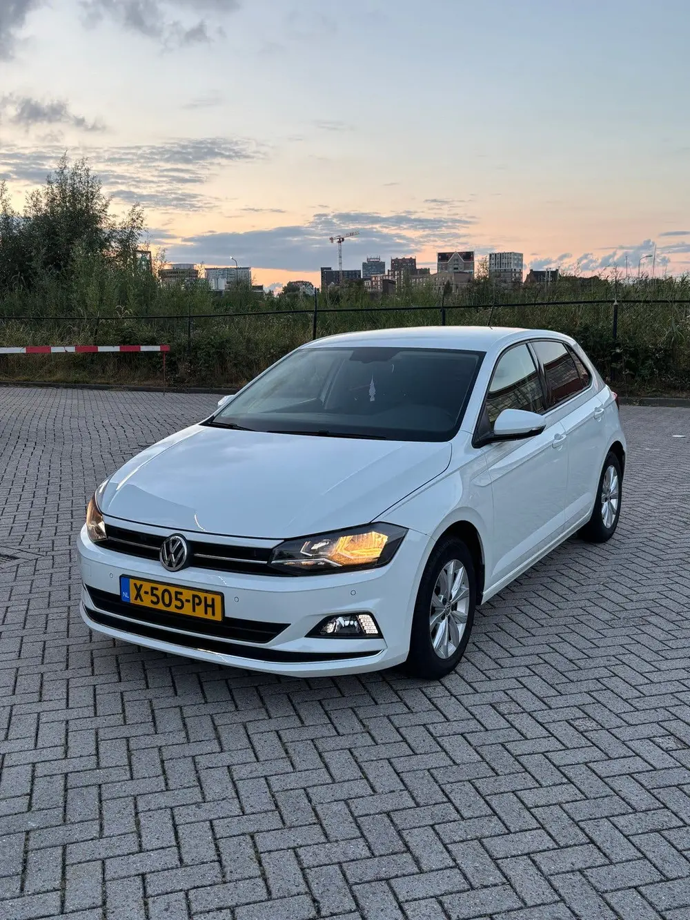 Volkswagen Polo 1.0 TSI 116pk 7-DSG 2020 Stoelverwarming ACC uit 2020, foto 2