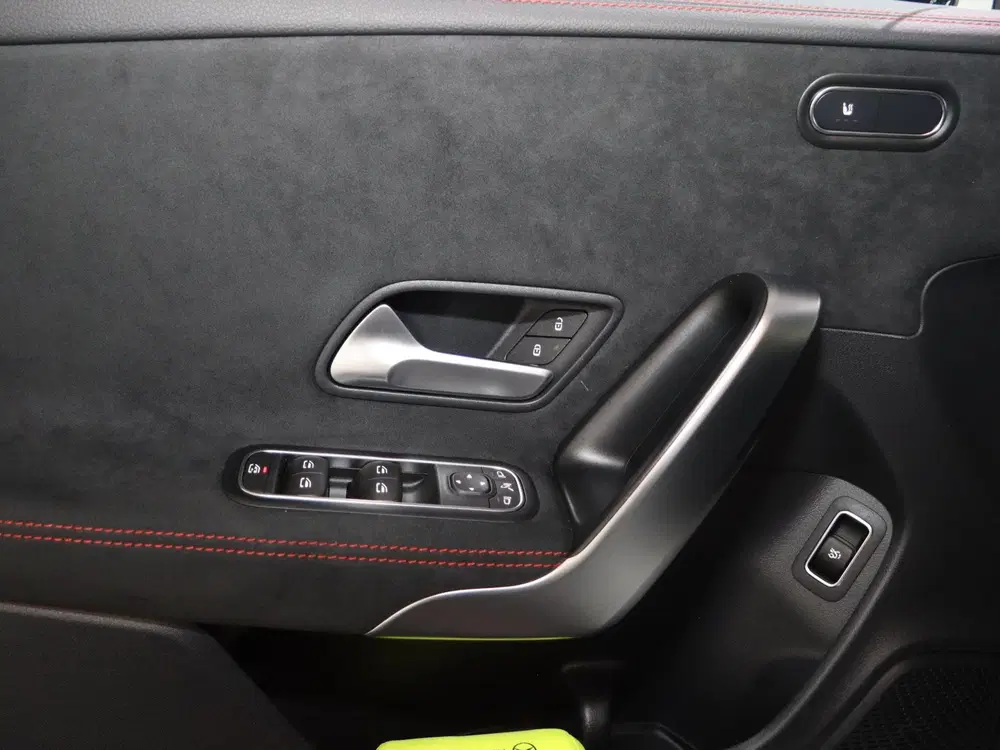 Mercedes-Benz CLA 180 AMG Line uit 2025, foto 12