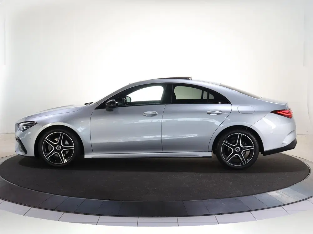 Mercedes-Benz CLA 180 AMG Line uit 2025, foto 5