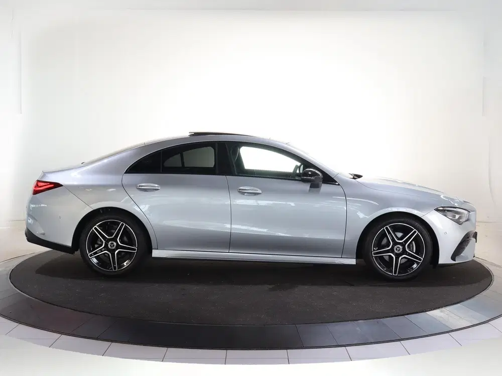 Mercedes-Benz CLA 180 AMG Line uit 2025, foto 6