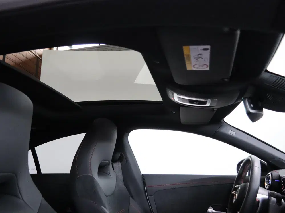 Mercedes-Benz CLA 180 AMG Line uit 2025, foto 9