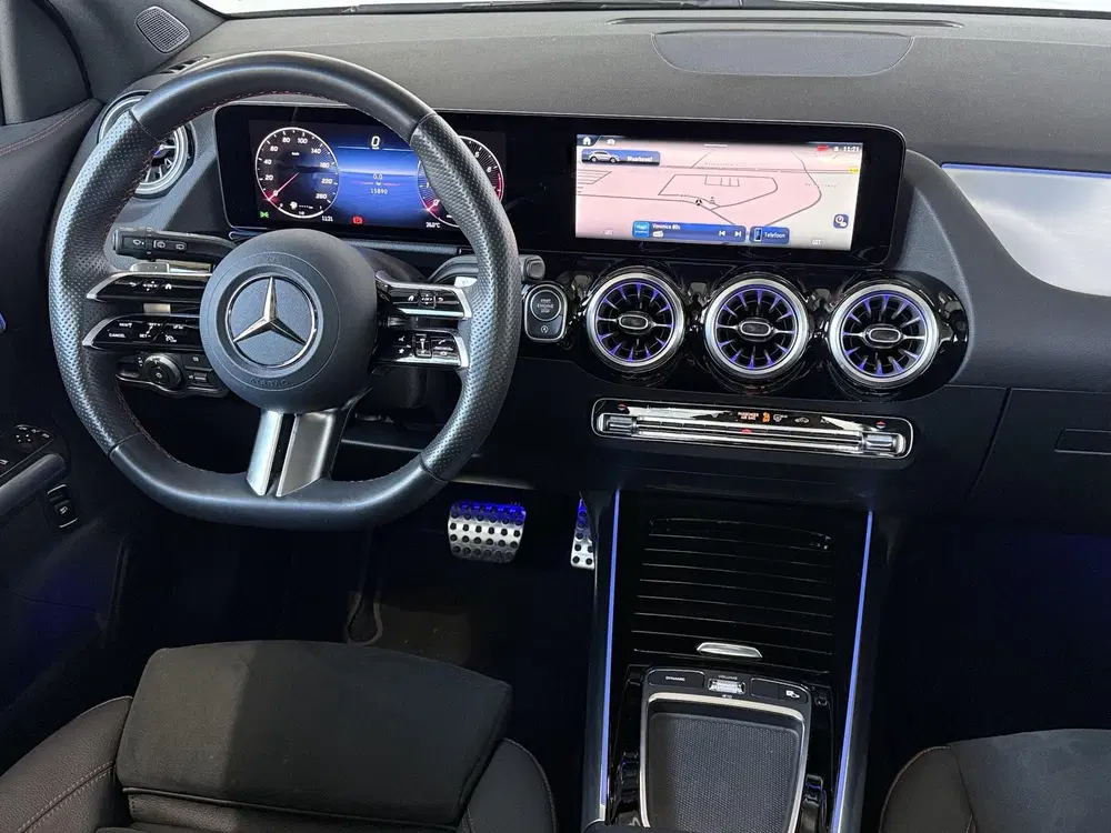 Mercedes-Benz GLA 180 AMG Line uit 2025, foto 12
