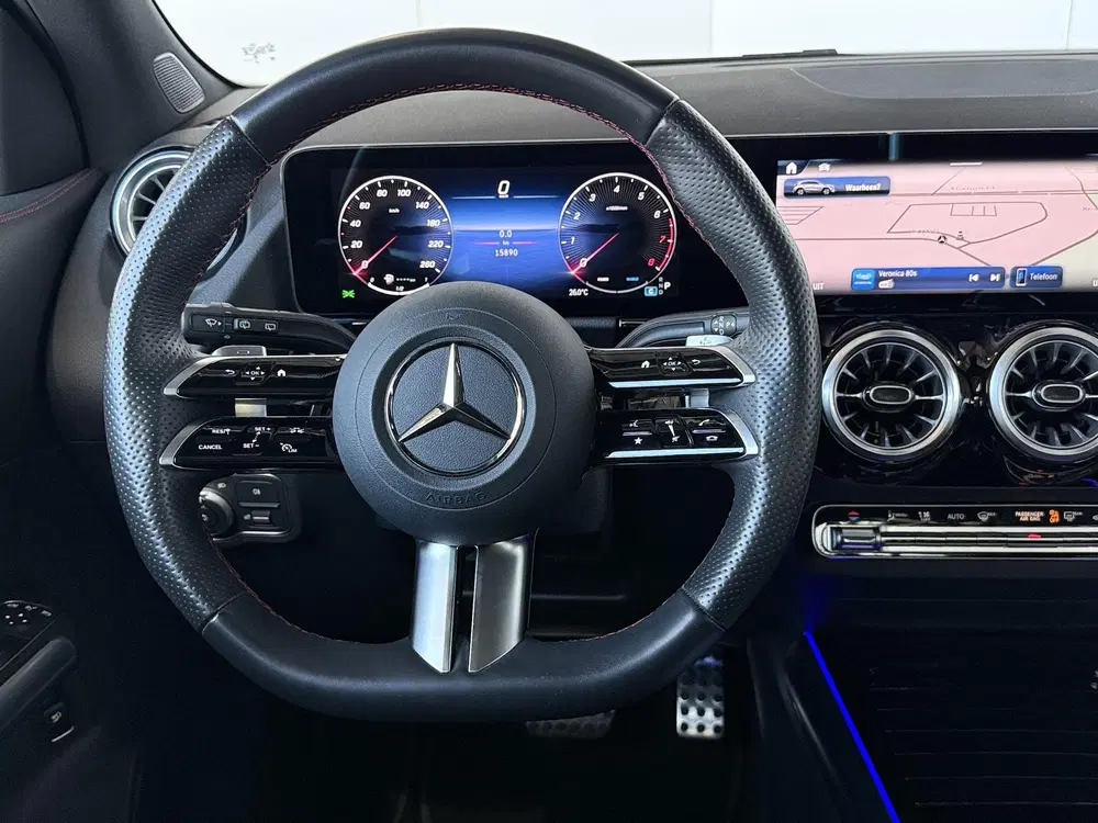 Mercedes-Benz GLA 180 AMG Line uit 2025, foto 13