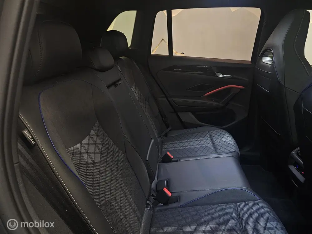 Volkswagen Tiguan 1.5 eHybrid 3x R-Line Panorama/Black Style uit 2024, foto 4