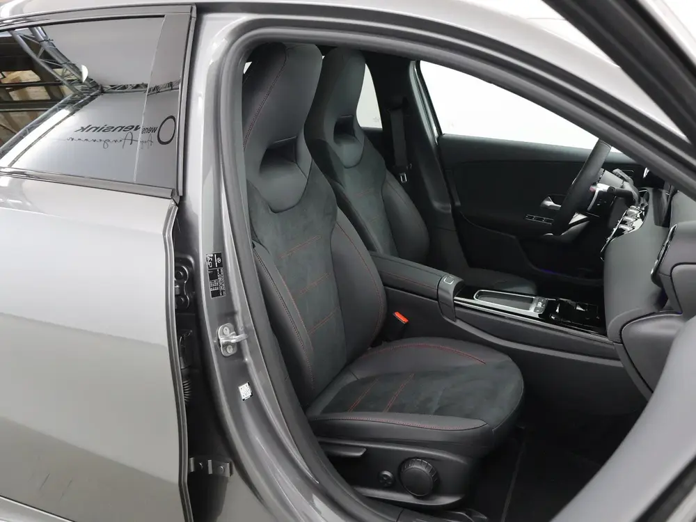 Mercedes-Benz A-Klasse 250e Business Solution AMG uit 2025, foto 10