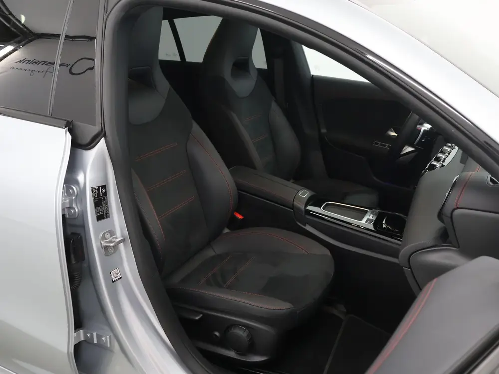 Mercedes-Benz CLA 180 Star Edition AMG uit 2025, foto 10