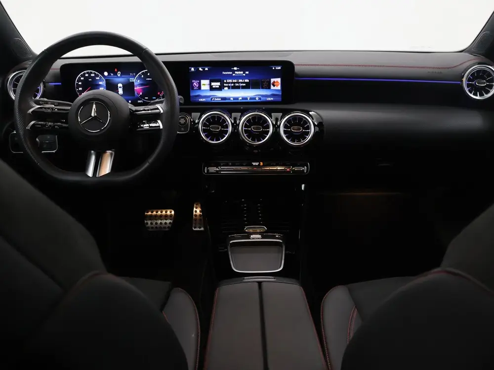 Mercedes-Benz CLA 180 Star Edition AMG uit 2025, foto 8