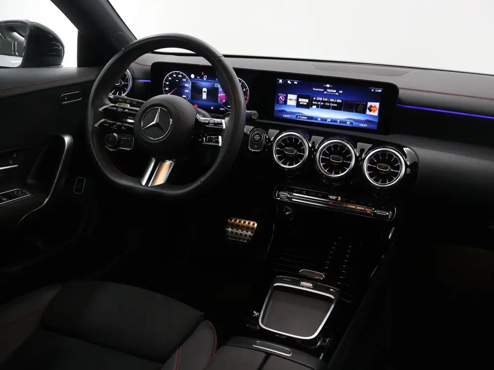 Mercedes-Benz CLA 180 Star Edition AMG uit 2025, foto 9