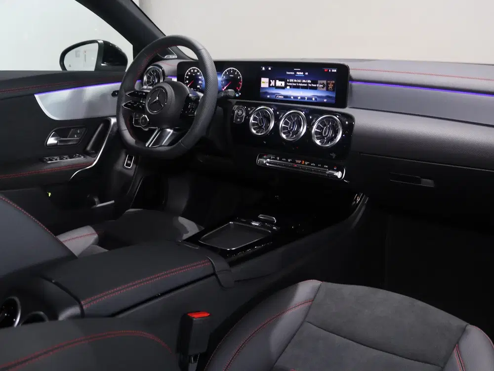 Mercedes-Benz CLA 180 Business Solution AMG uit 2025, foto 9