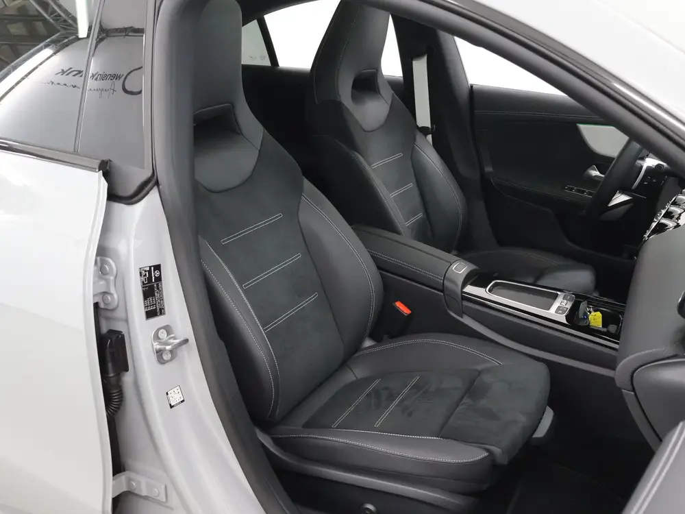 Mercedes-Benz CLA CLA-klasse Coupé 180 Business Solution AMG uit 2025, foto 10