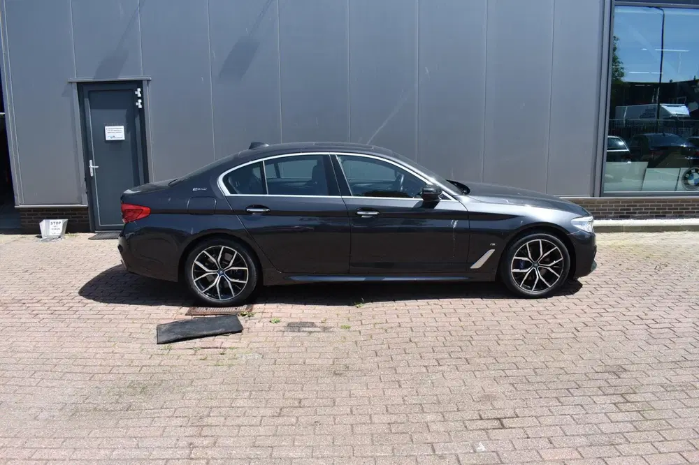 BMW 5-serie 530e iPerformance High Executive uit 2019, foto 2