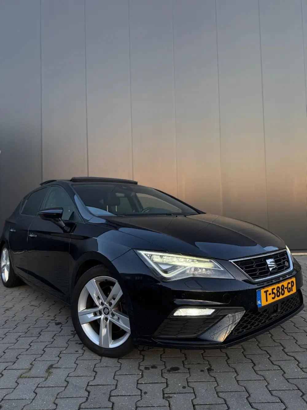 SEAT Leon 2.0 TSI FR Business Intense uit 2019, foto 17