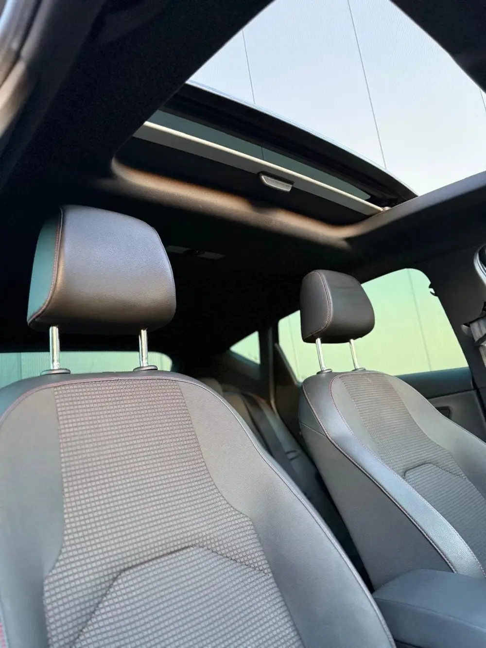 SEAT Leon 2.0 TSI FR Business Intense uit 2019, foto 3
