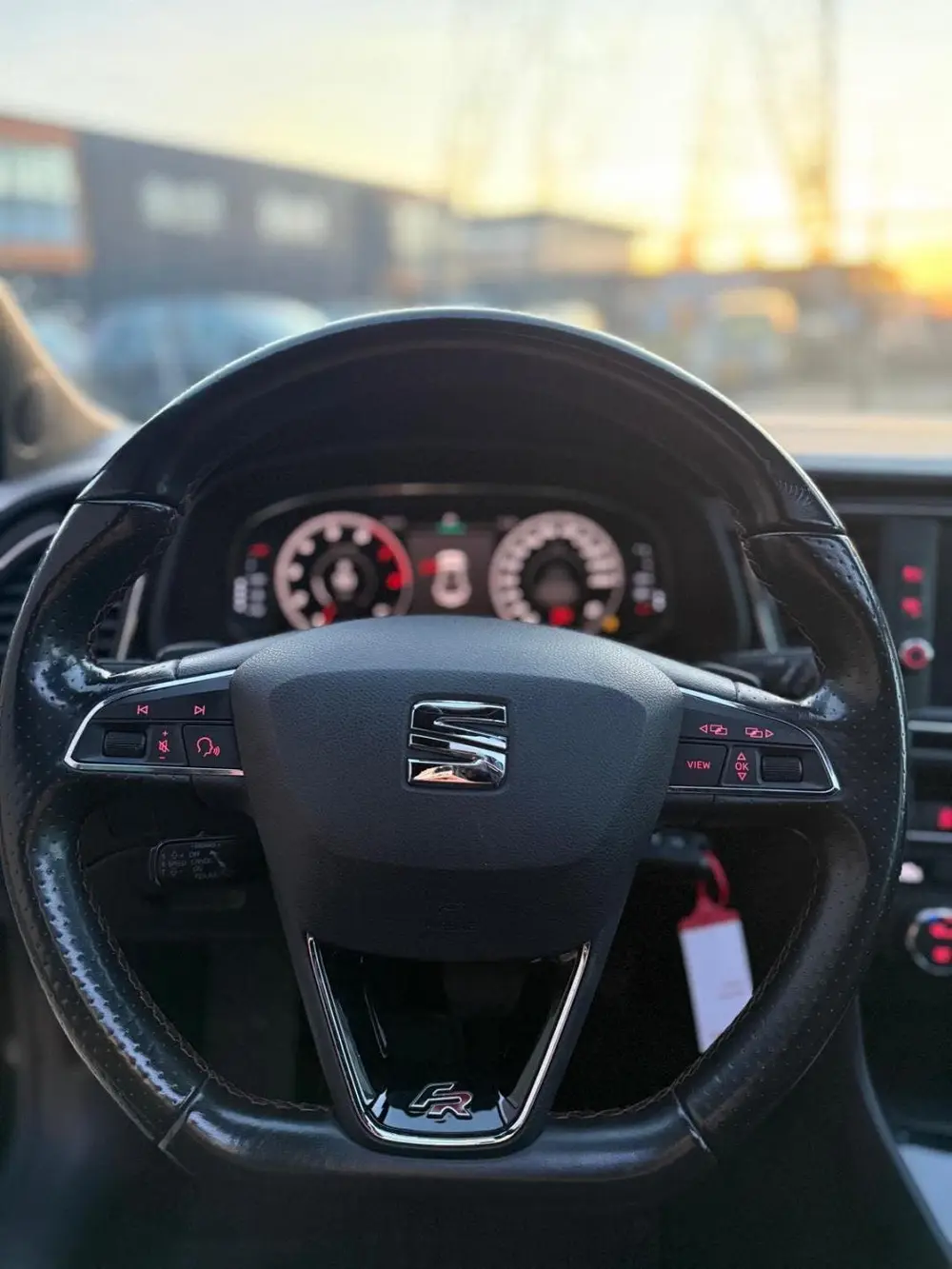SEAT Leon 2.0 TSI FR Business Intense uit 2019, foto 4