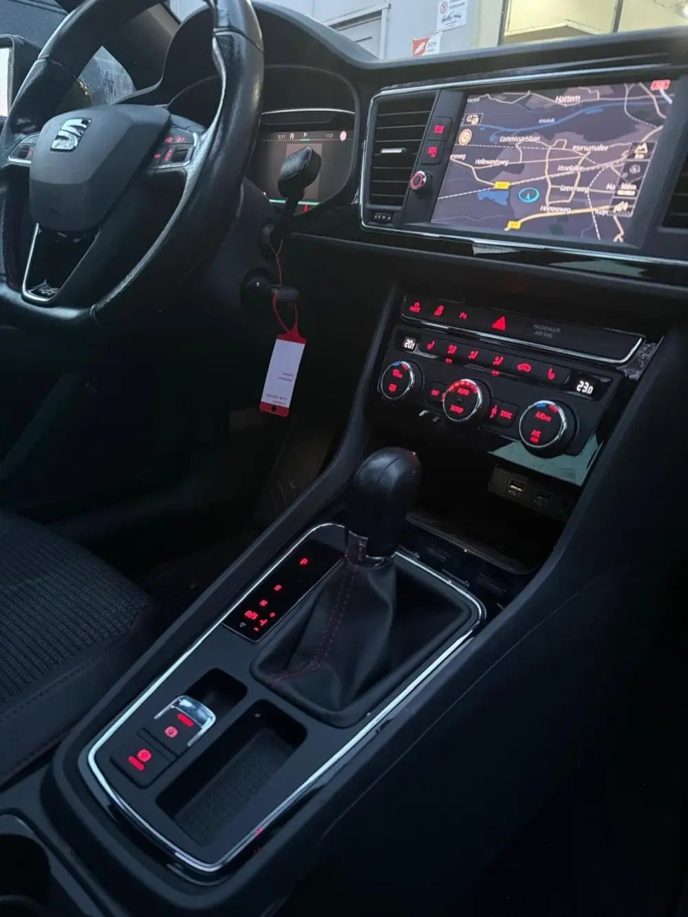 SEAT Leon 2.0 TSI FR Business Intense uit 2019, foto 5