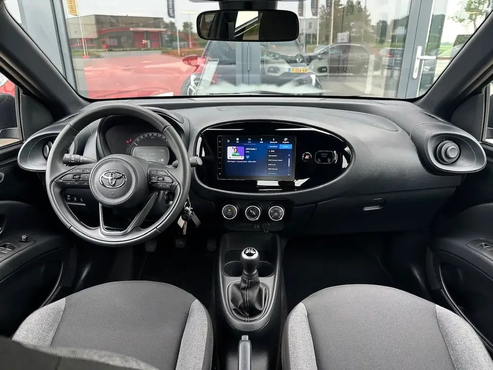 Toyota Aygo X 1.0 VVT-i MT 72pk Play | C.C. | Cam. | 17" LMV uit 2025, foto 3