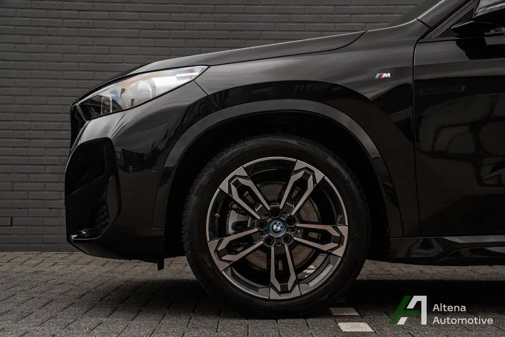 BMW iX1 xDrive30 64 uit 2023, foto 3
