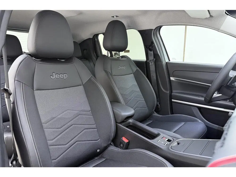 Jeep Avenger 1.2 e-Hybrid Summit uit 2025, foto 15