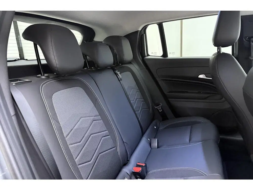 Jeep Avenger 1.2 e-Hybrid Summit uit 2025, foto 17