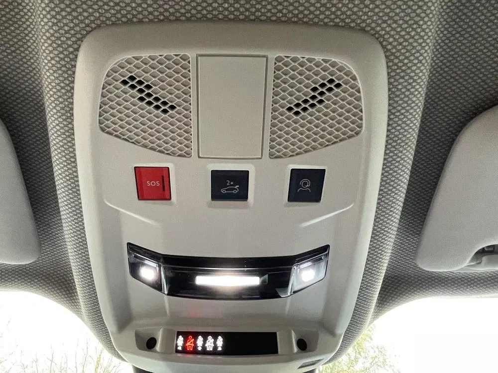 Jeep Avenger 1.2 e-Hybrid Summit Navigatie uit 2025, foto 17