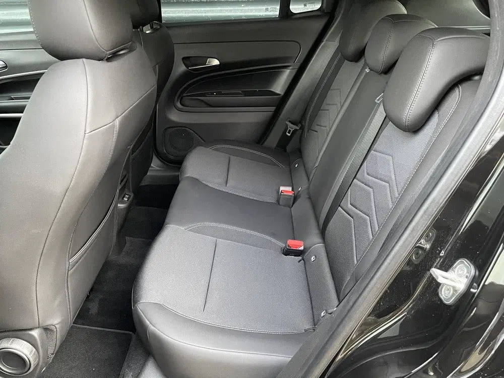 Jeep Avenger 1.2 e-Hybrid Summit Navigatie uit 2025, foto 18