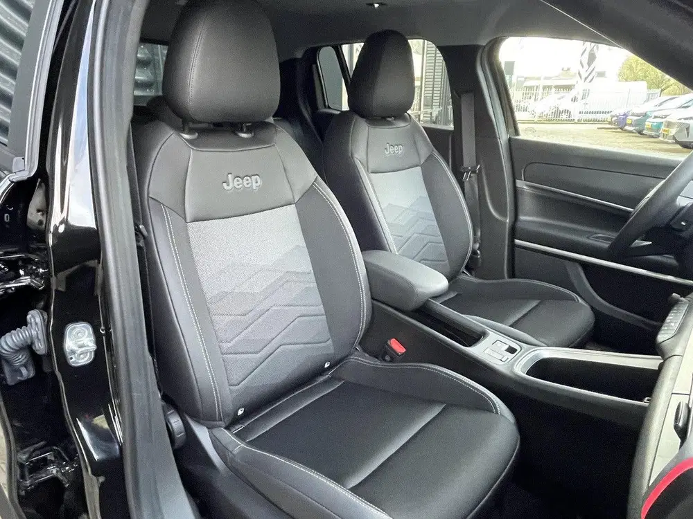 Jeep Avenger 1.2 e-Hybrid Summit Navigatie uit 2025, foto 6