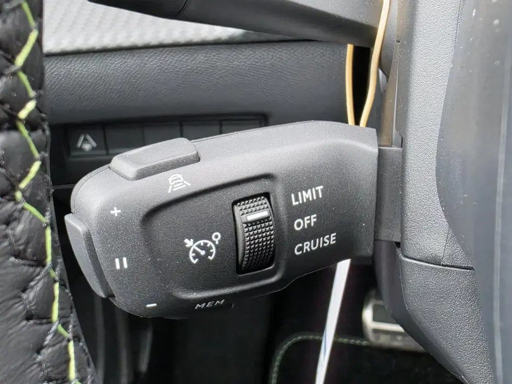 Peugeot 2008 1.2 Hybrid 145 GT uit 2026, foto 15