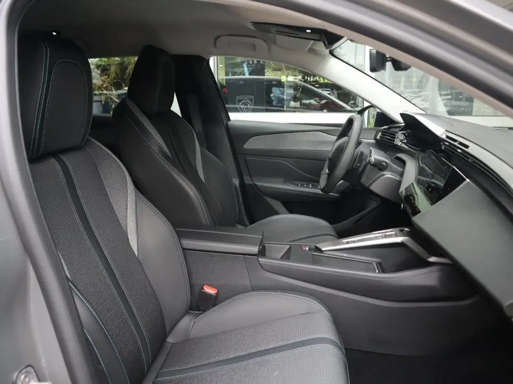 Peugeot 408 Allure Hybrid 145PK e-DCS6 Automaat uit 2025, foto 6