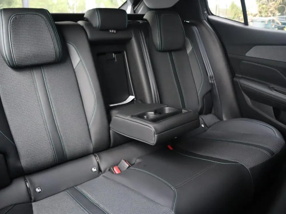 Peugeot 408 Allure Hybrid 145PK e-DCS6 Automaat uit 2025, foto 7