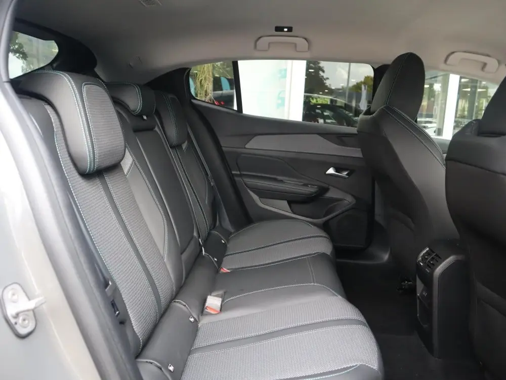 Peugeot 408 Allure Hybrid 145PK e-DCS6 Automaat uit 2025, foto 8