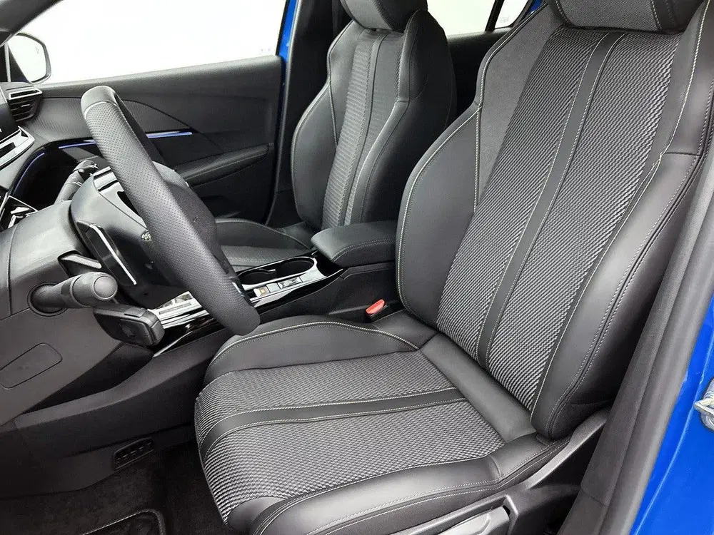 Peugeot 208 1.2 Hybrid 110 e-DCS6 GT uit 2025, foto 13