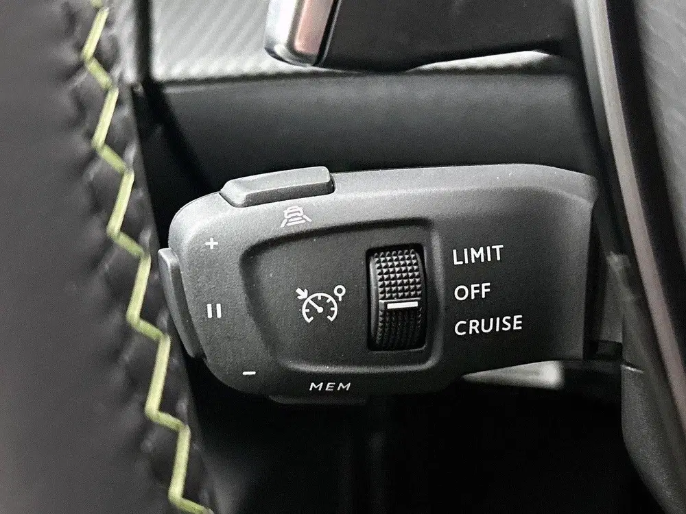 Peugeot 208 1.2 Hybrid 110 e-DCS6 GT uit 2025, foto 16