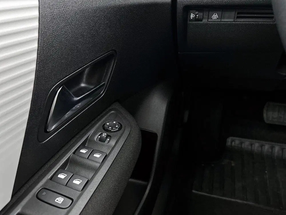 Citroën C4 Plus Hybrid 145pk Automaat uit 2025, foto 18