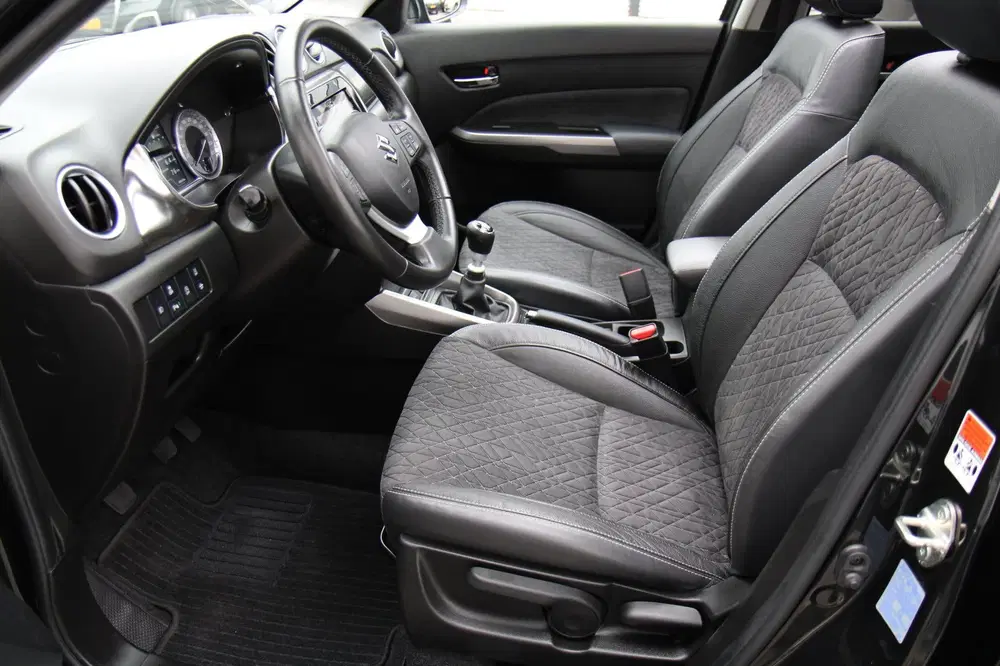 Suzuki Vitara 1.4 Boosterjet Style Smart Hybrid Pano Car uit 2022, foto 8