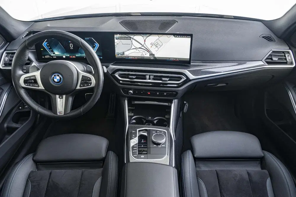 BMW 3-serie 320e Touring uit 2024, foto 3